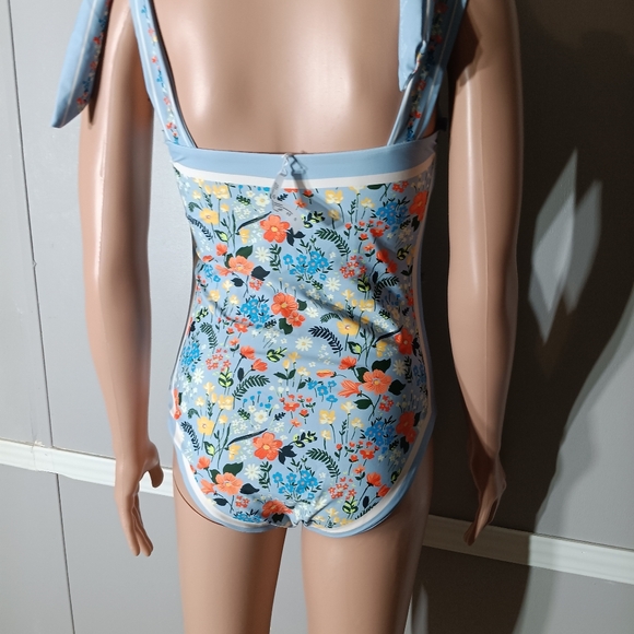 Size small nwt - Picture 8 of 13